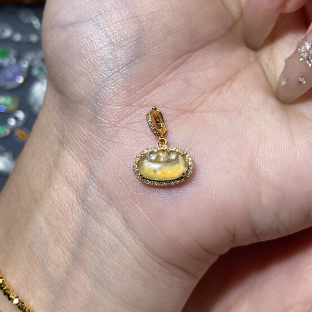 【闪购商品】颈饰18K金镶嵌翡翠