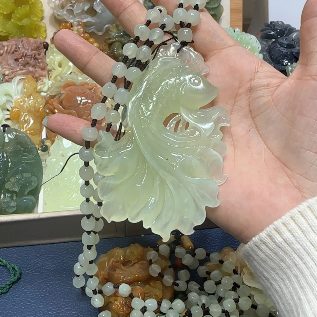 未镶嵌蛇纹石玉吊坠