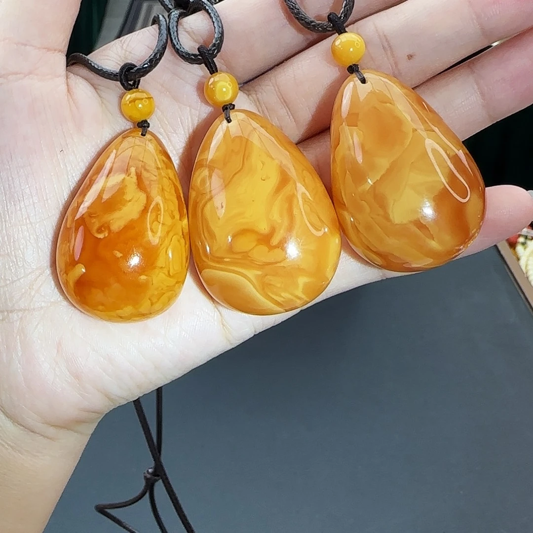 琥珀未镶嵌颈饰多样性发其一