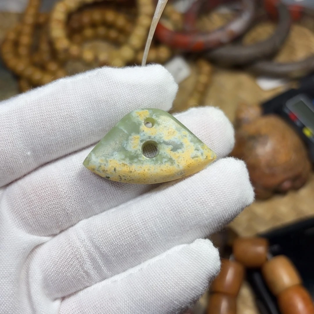 岫岩河磨玉（透闪石质玉）颈饰未镶嵌