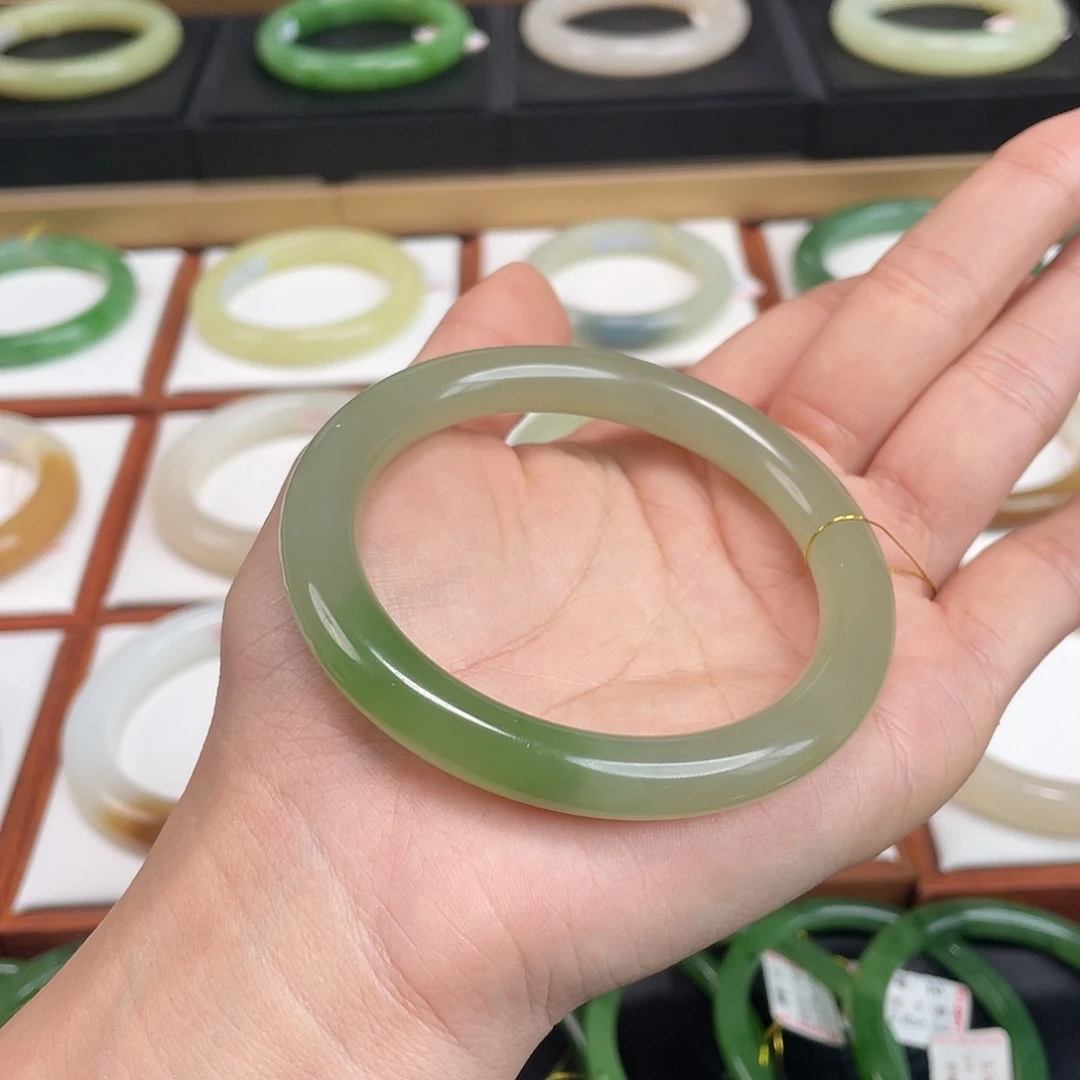 和田玉未镶嵌手镯-翠青