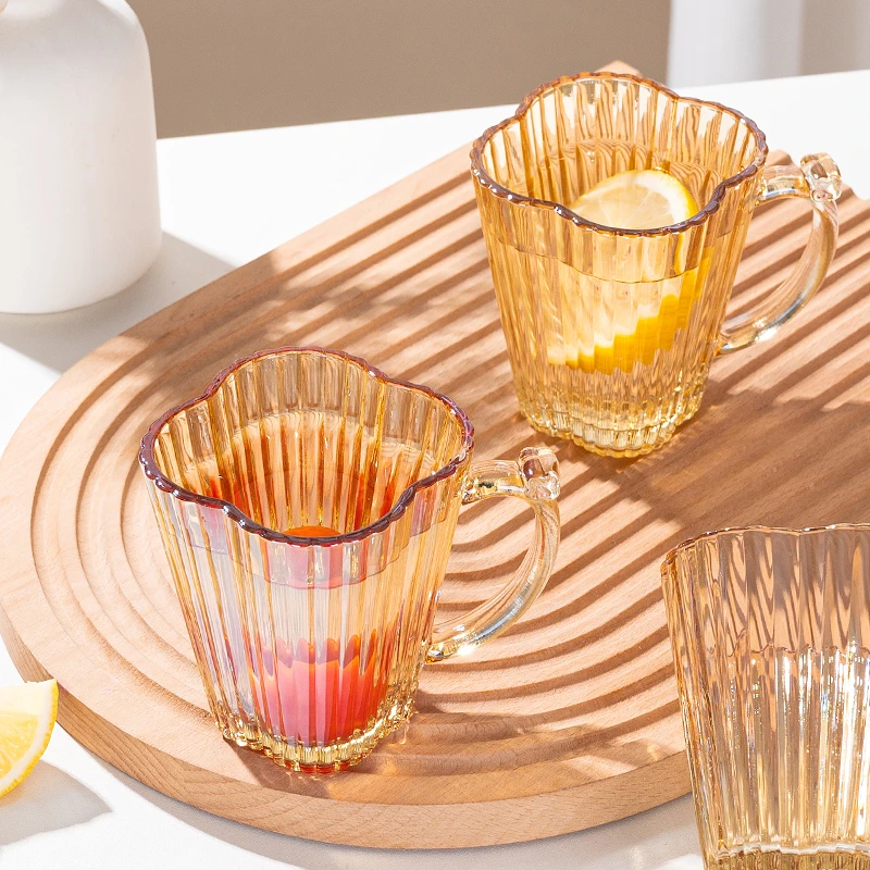 媚家四只装家用高颜值琥珀色竖纹梅花玻璃杯带把手家用果汁杯水杯