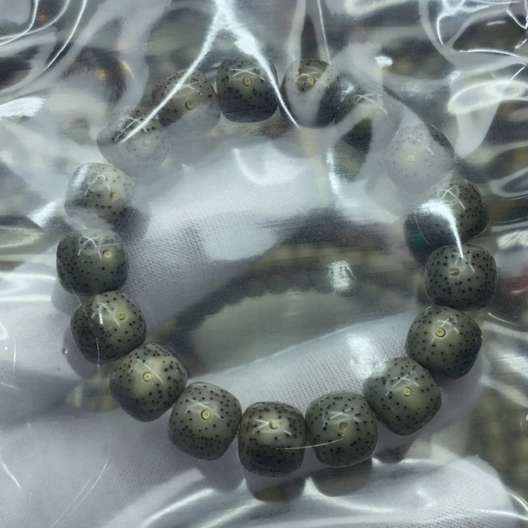 星月菩提手串J**e海南原生态星月菩提