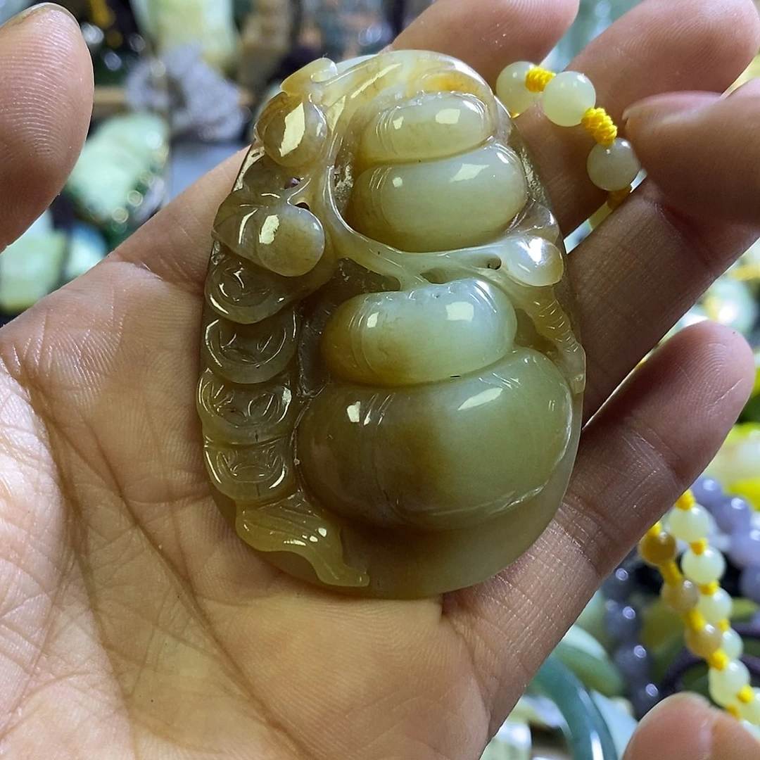 颈饰未镶嵌和田玉一个