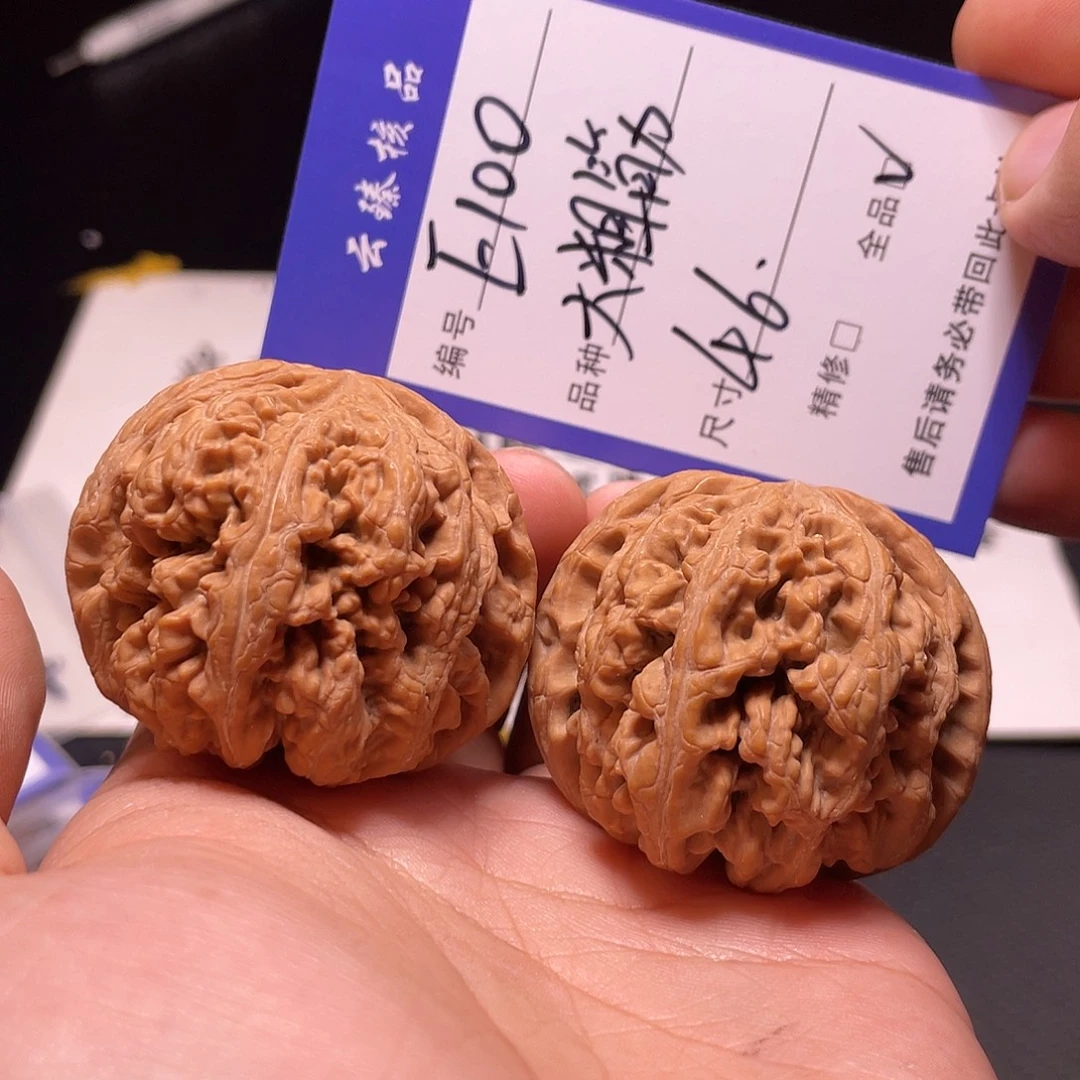 嗡***嗡文玩核桃吊坠文玩