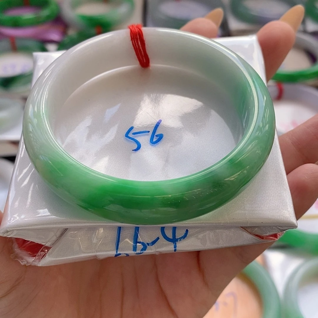 翡翠手镯未镶嵌手镯