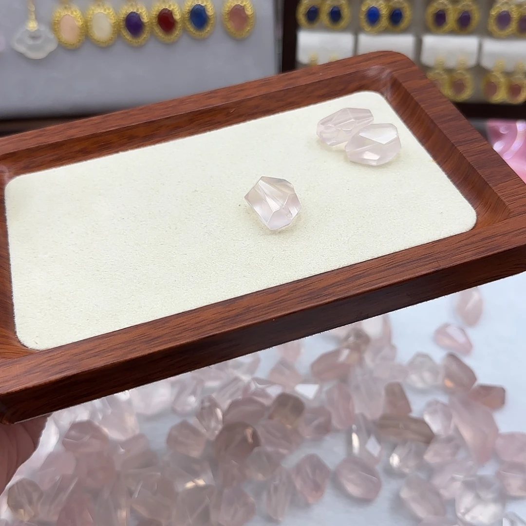 芙蓉石未镶嵌珠宝半成品切面珠一颗