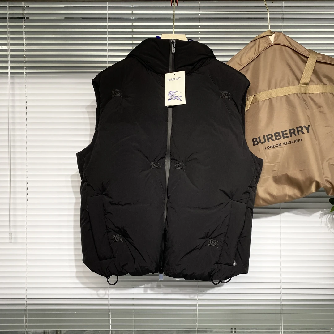 未使用 BURBERRY/博柏利 24新款 战马刺绣满印 羽绒马甲 S码 a287
