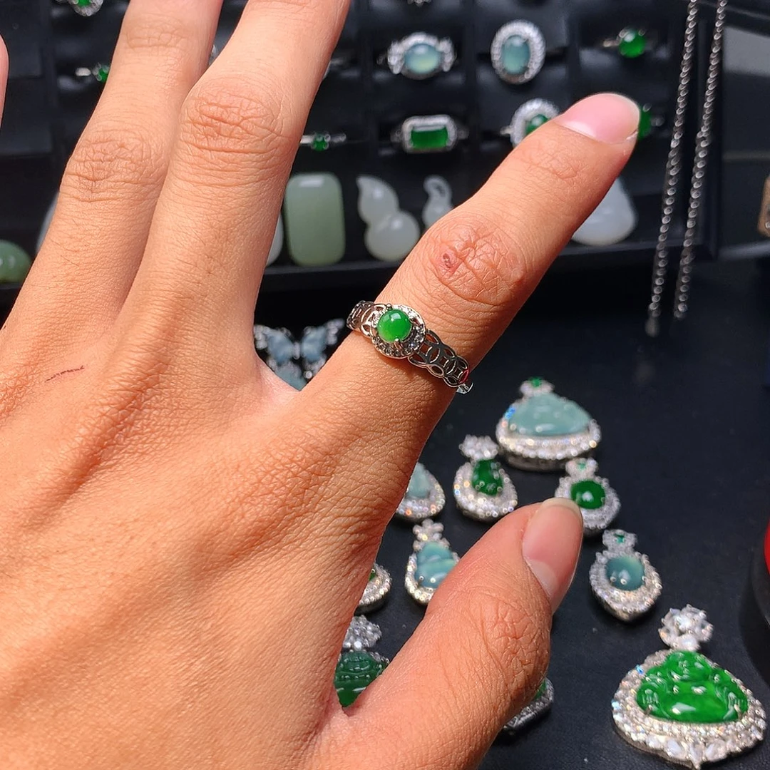 翡翠未镶嵌戒指戒指