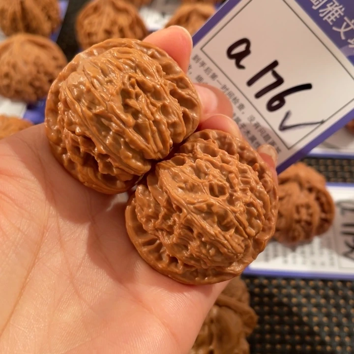 把件文玩核桃176号4.1闷白