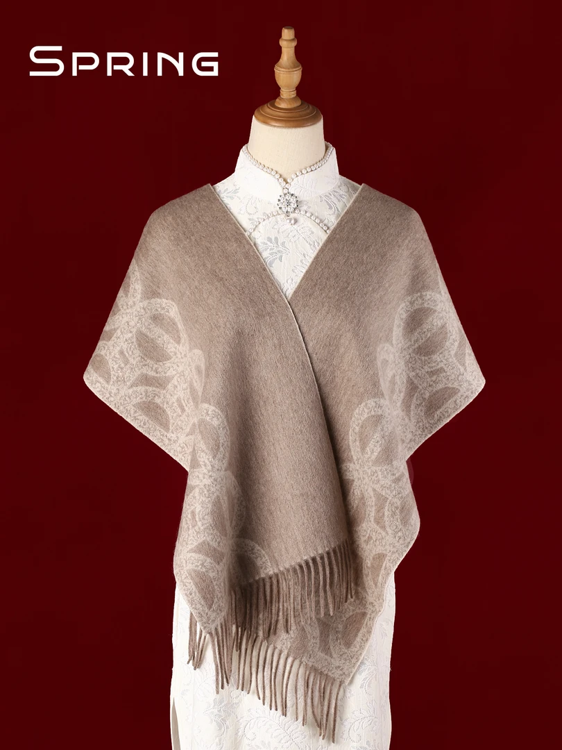 羊毛围巾女秋冬新款流苏提花披肩外搭围脖送妈妈生日礼物礼盒装