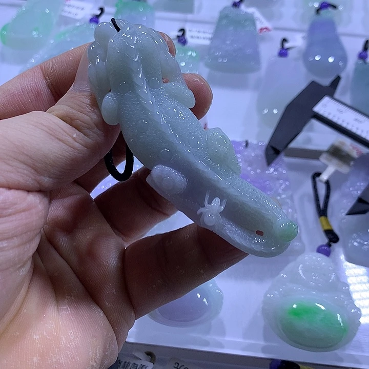 翡翠未镶嵌颈饰天然翡翠A货吊坠