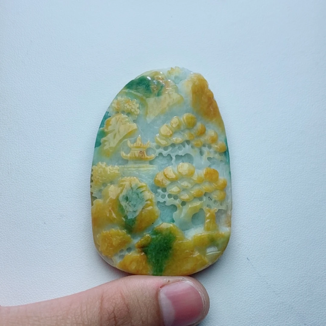 翡翠未镶嵌颈饰山水