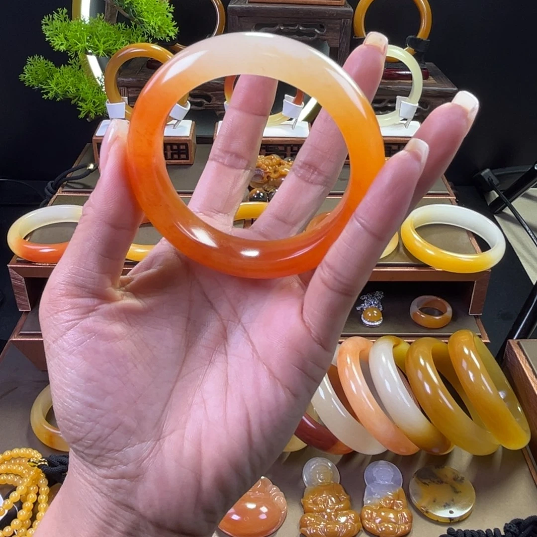 未镶嵌手镯石英质玉