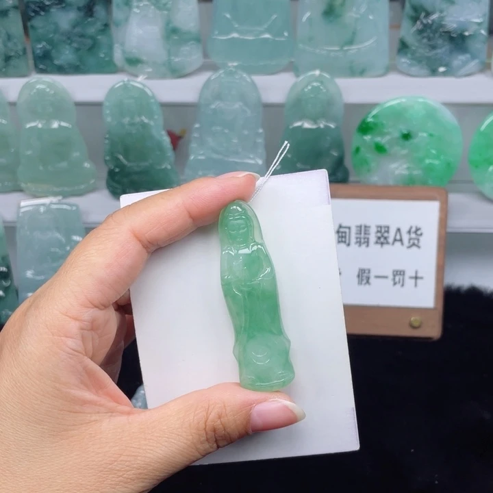 颈饰未镶嵌翡翠观音