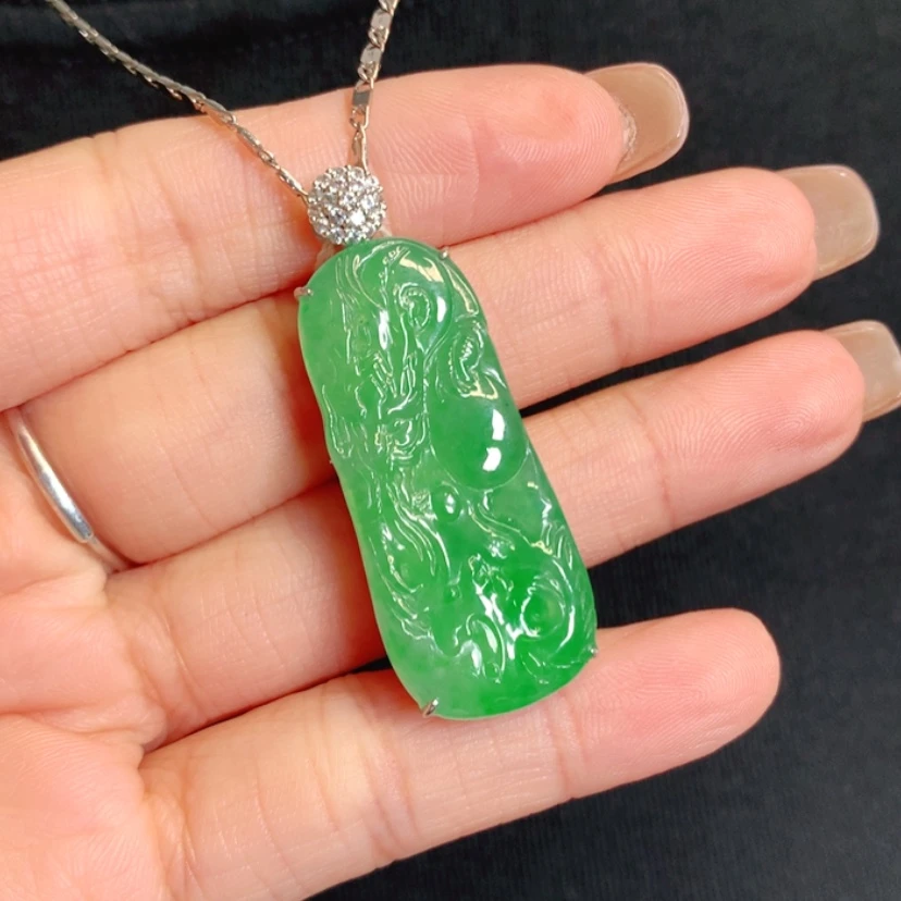 【闪购商品】颈饰18K金镶嵌翡翠龙牌