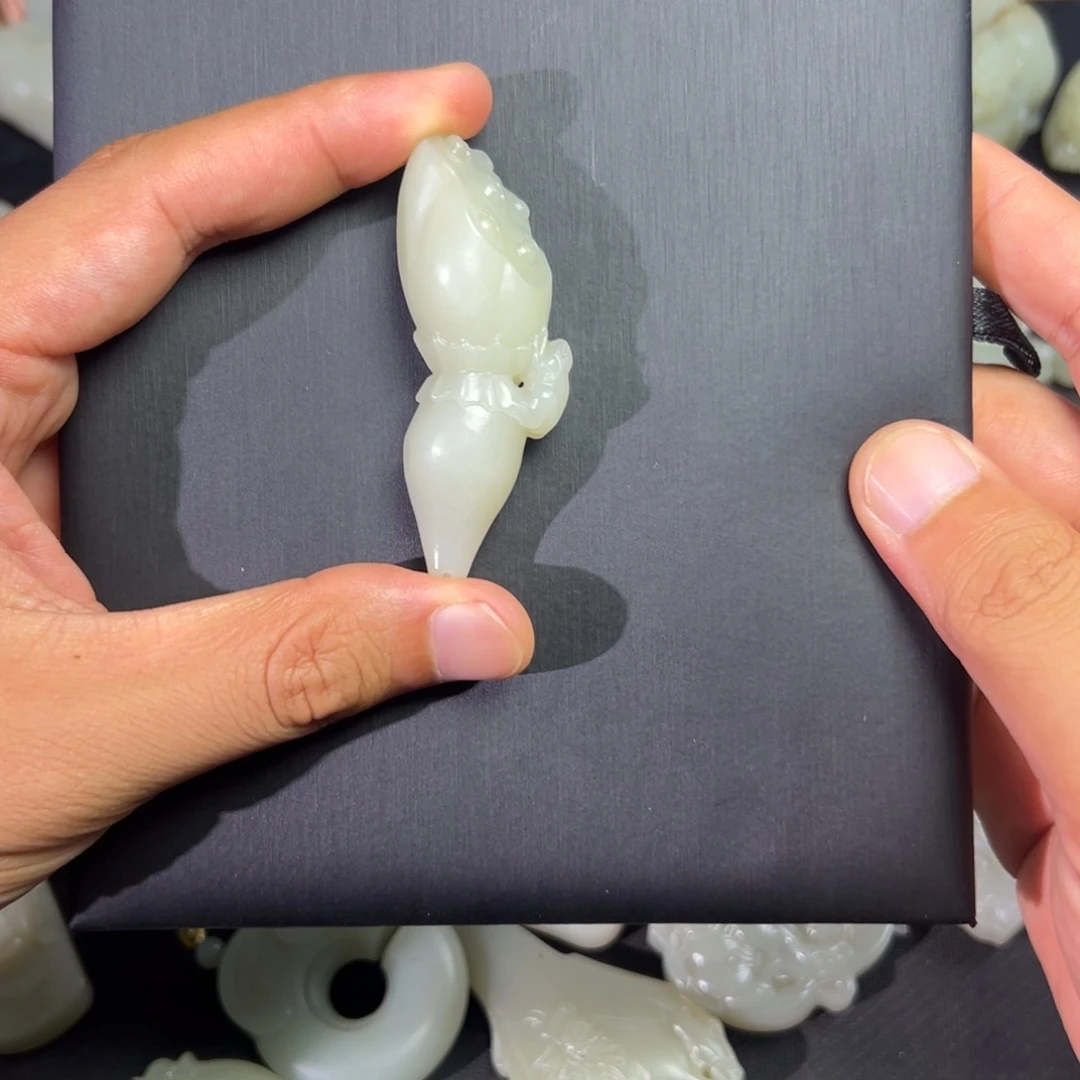 景***g和田玉（青白玉）未镶嵌颈饰