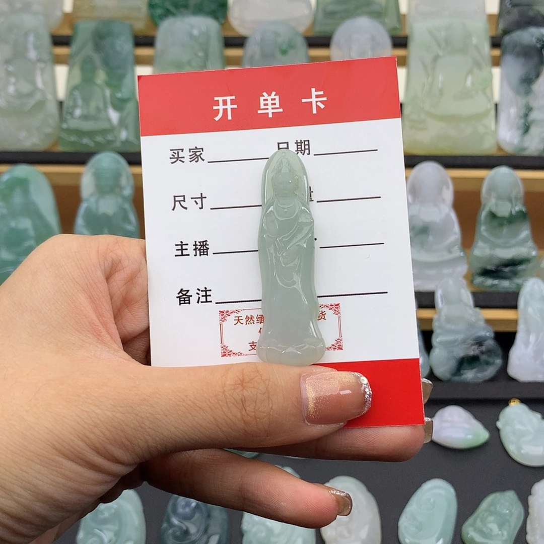 翡翠未镶嵌颈饰观音