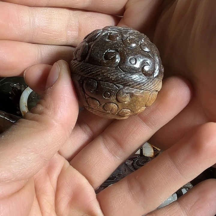 和田玉未镶嵌把件