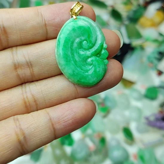 翡翠18K金镶嵌颈饰17