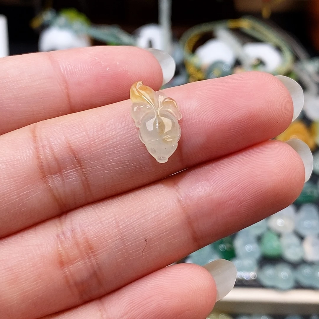 翡翠未镶嵌颈饰冰飘花小金鱼