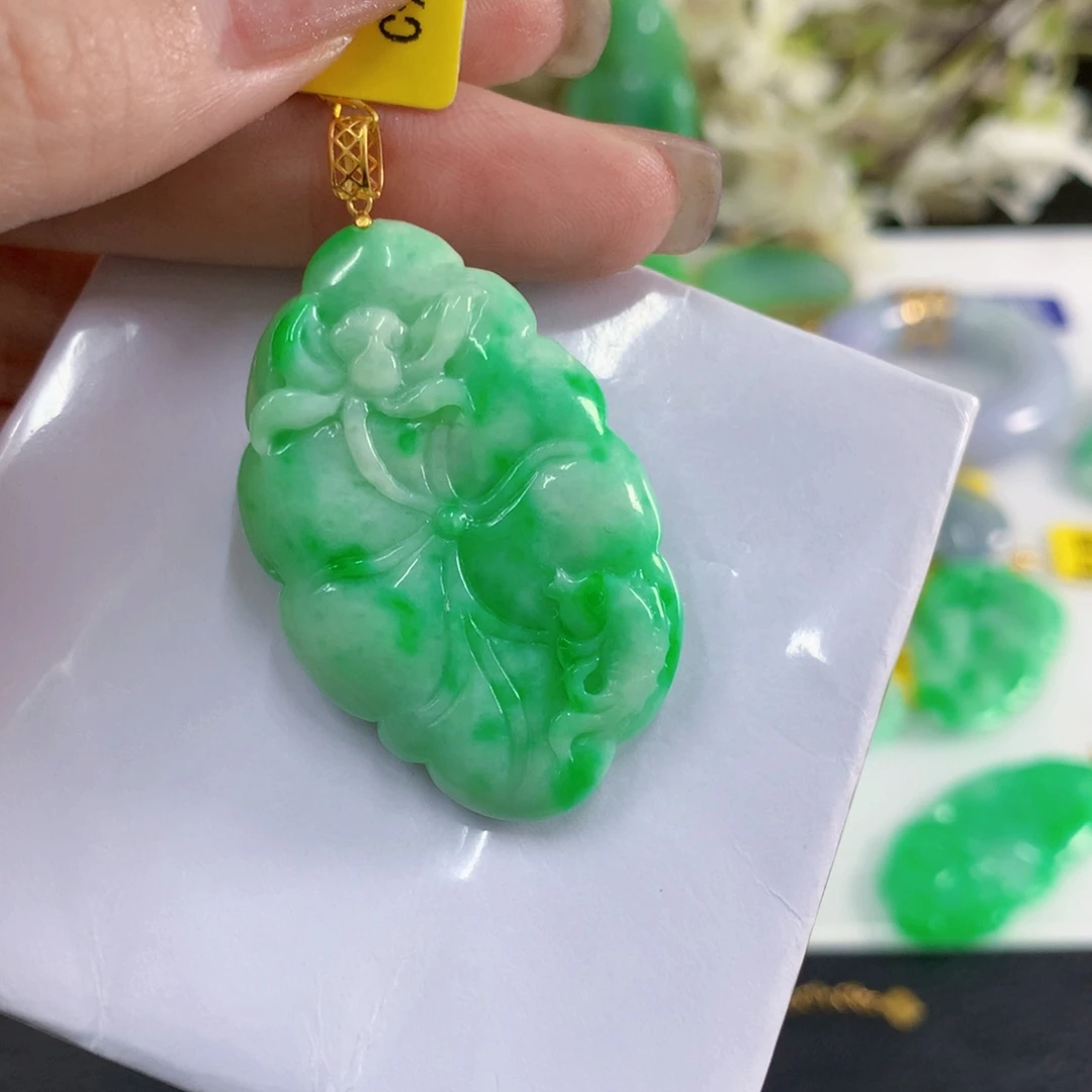 翡翠18K金镶嵌颈饰