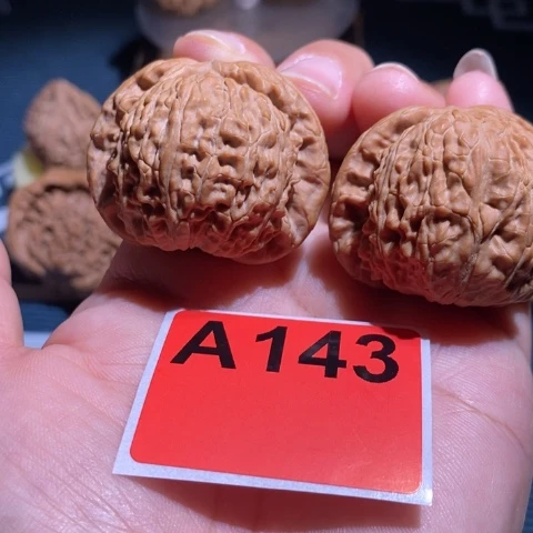 文玩核桃吊坠40闷白