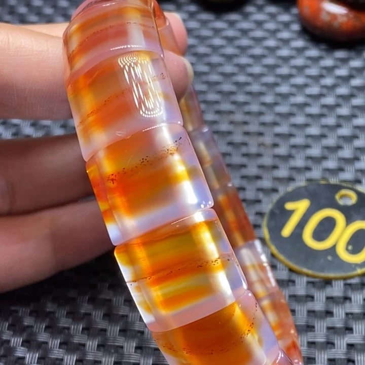 邢***镖玛瑙/玉髓未镶嵌颈饰