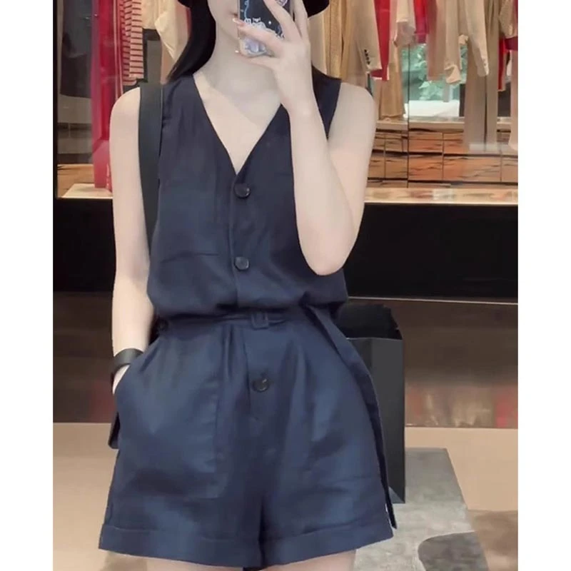 2025年夏新款薄款小个子时尚百搭无袖上衣短裤两件套减龄设计感女