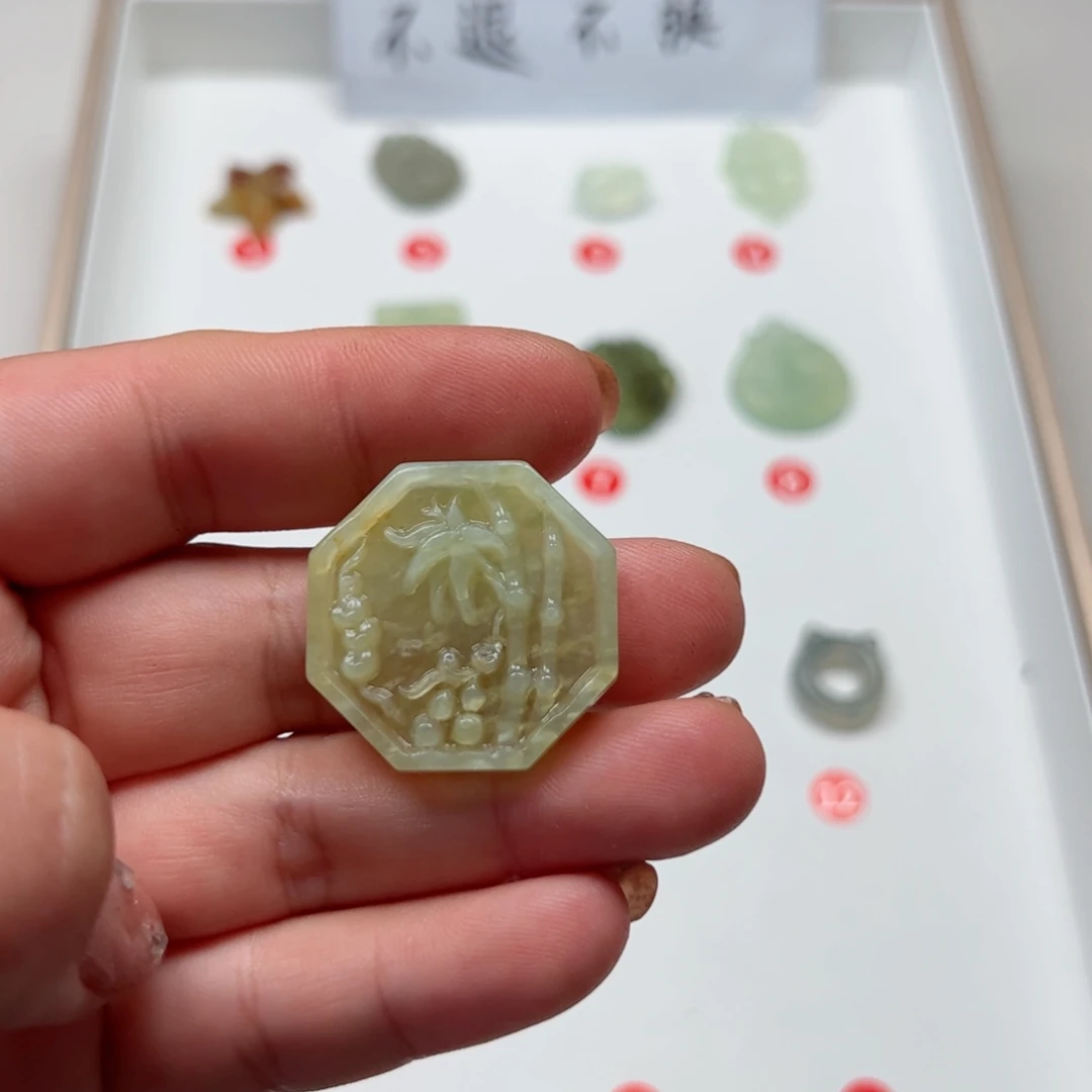 锦***萱蛇纹石玉未镶嵌颈饰