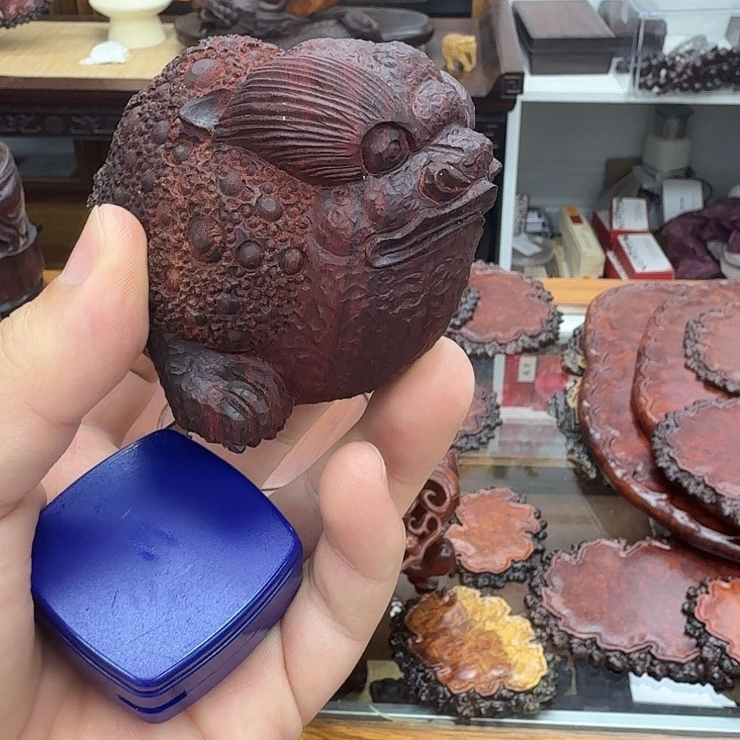 用***9木小叶紫檀金蟾一个