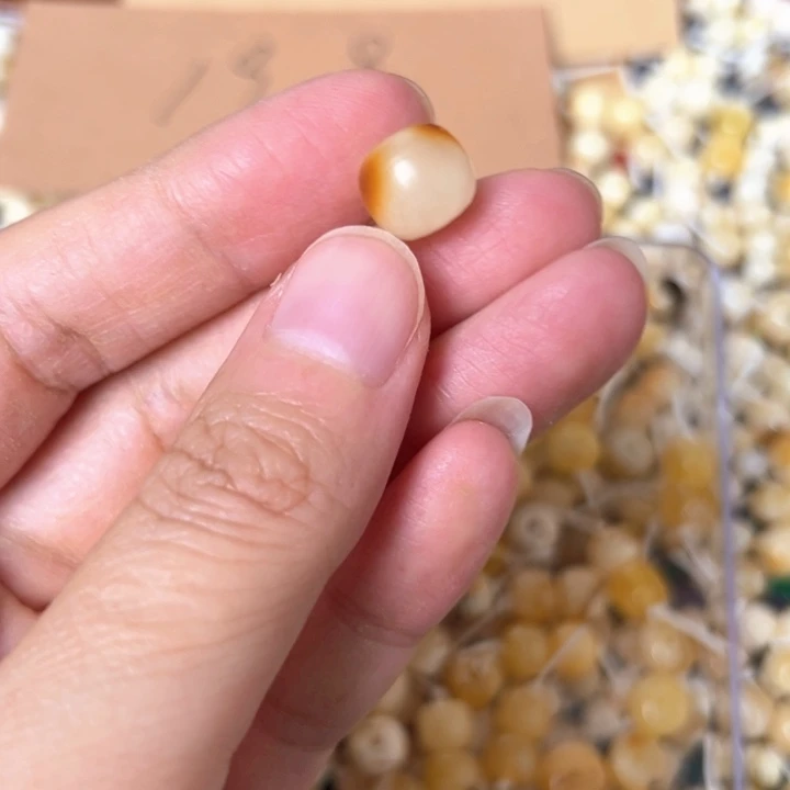 蜜蜡未镶嵌裸石10.2mm一个