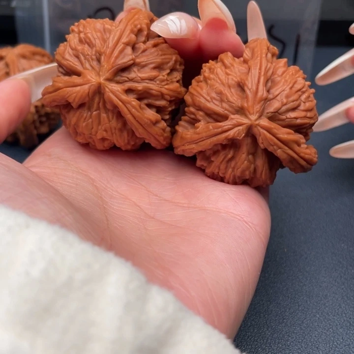 森***8吊坠文玩核桃白狮子