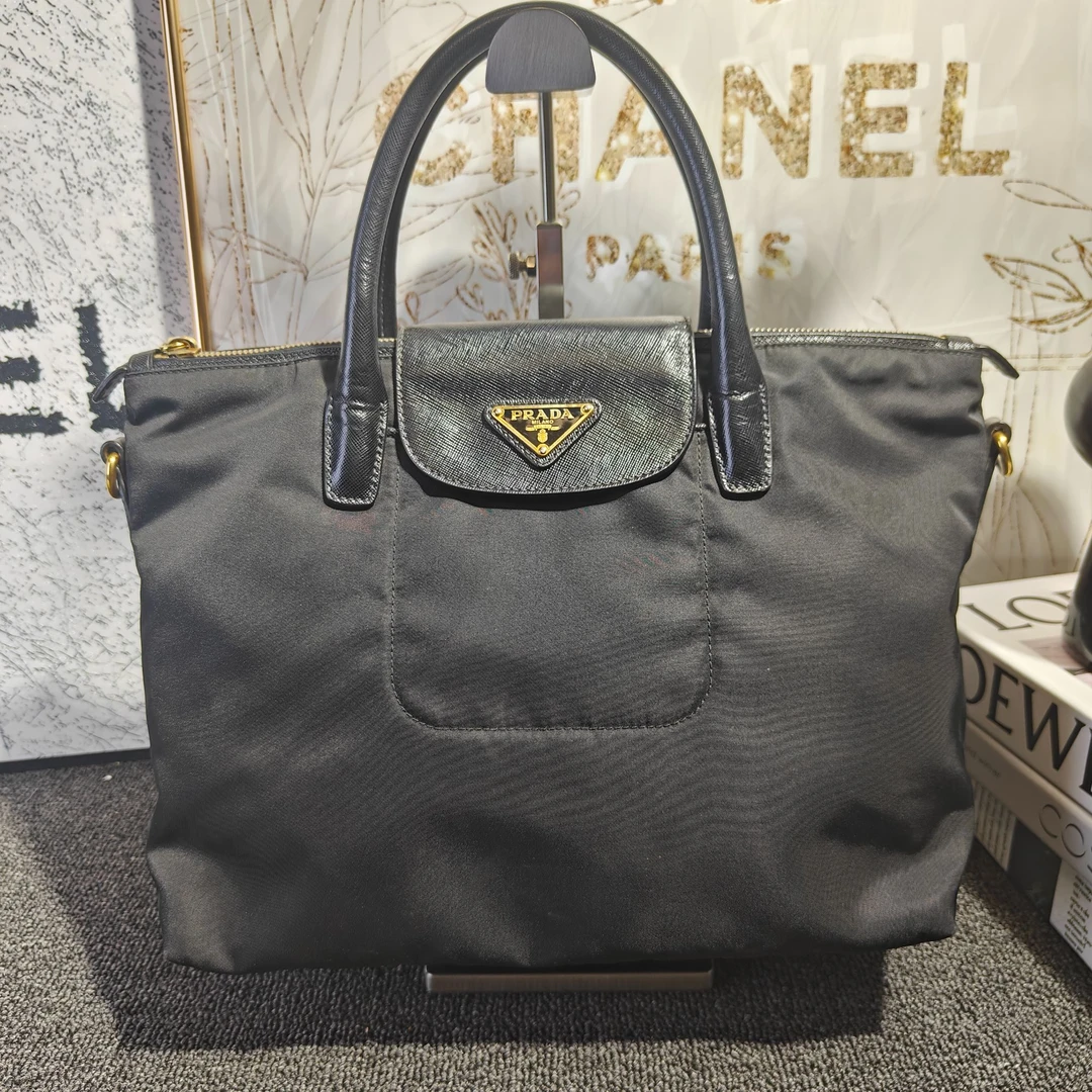 95新 Prada/普拉达 黑色手提包G25100920尺寸30x24