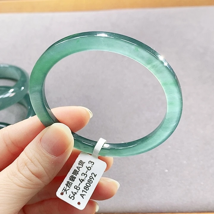 翡翠未镶嵌手镯（圆镯）