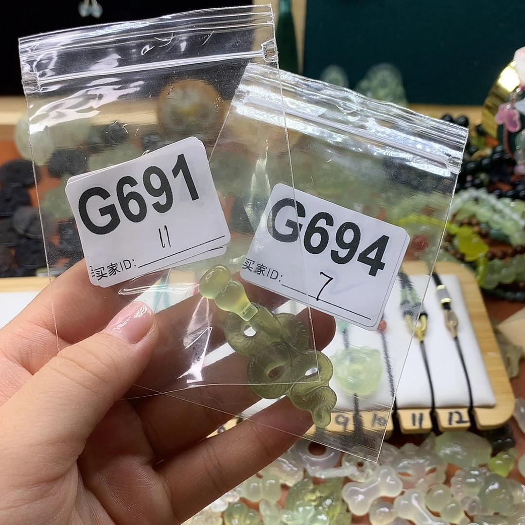 面***面蛇纹石玉未镶嵌颈饰