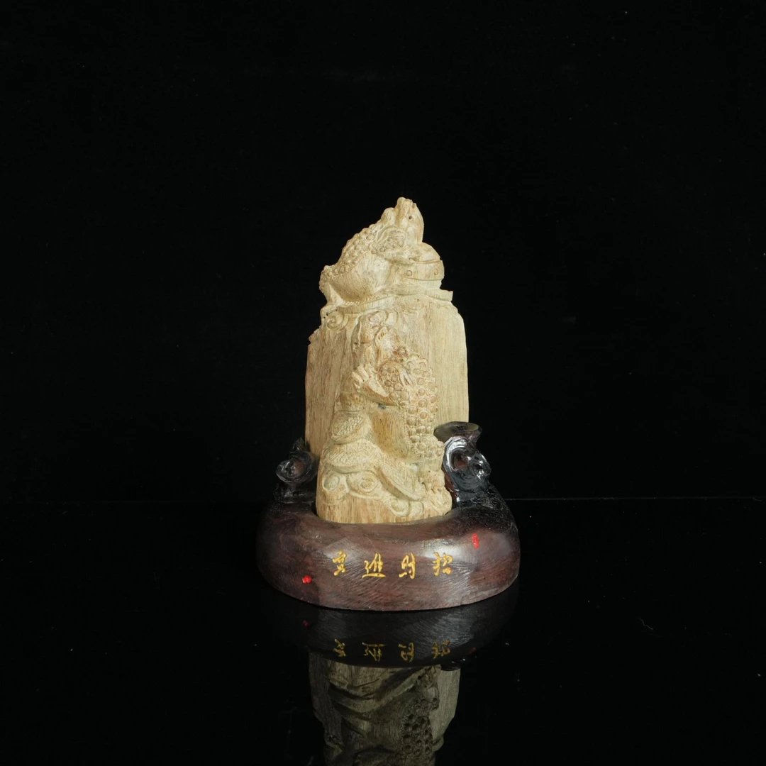B584 马尼拉黄油高山老料沉香雕刻摆件 14x13x15cm 净133.4g