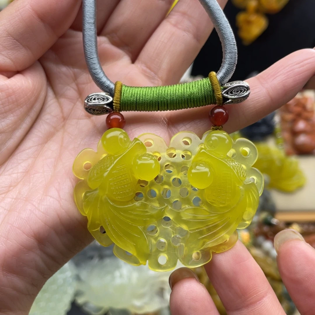 未镶嵌蛇纹石玉颈饰