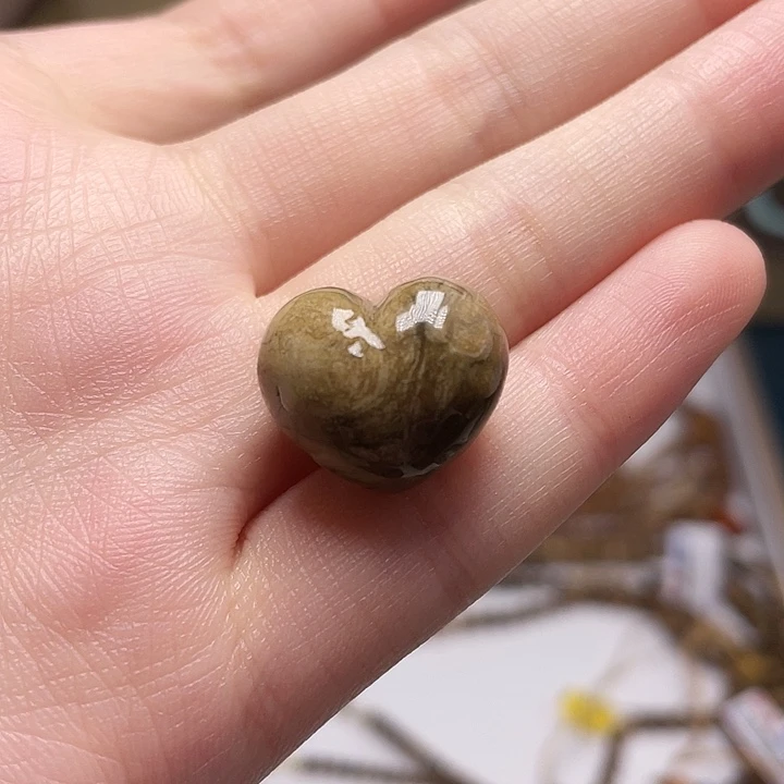 蜜蜡未镶嵌裸石爱心