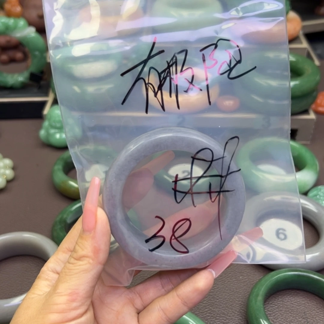 未镶嵌手镯石英岩玉有***鼠