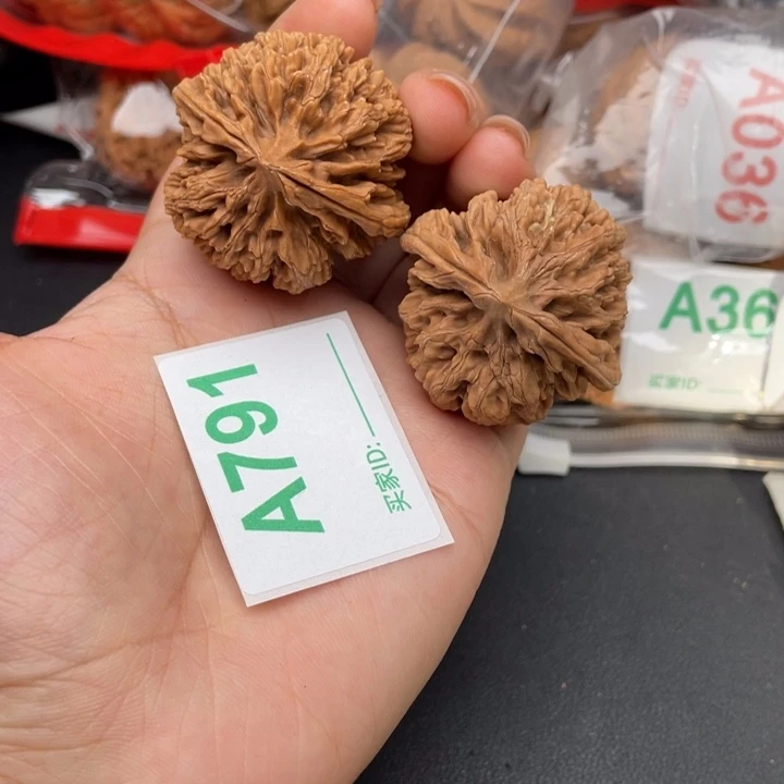 文玩核桃吊坠核桃