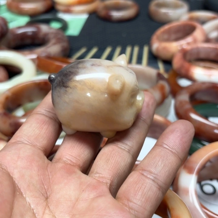 找***到石英质玉未镶嵌手镯