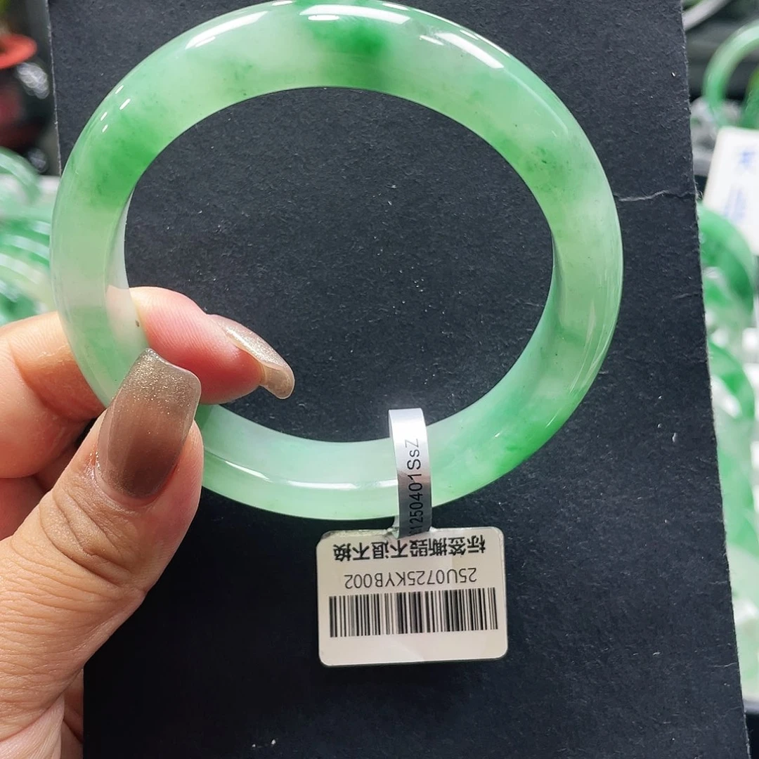 未镶嵌手镯石英质玉(非洲翠)