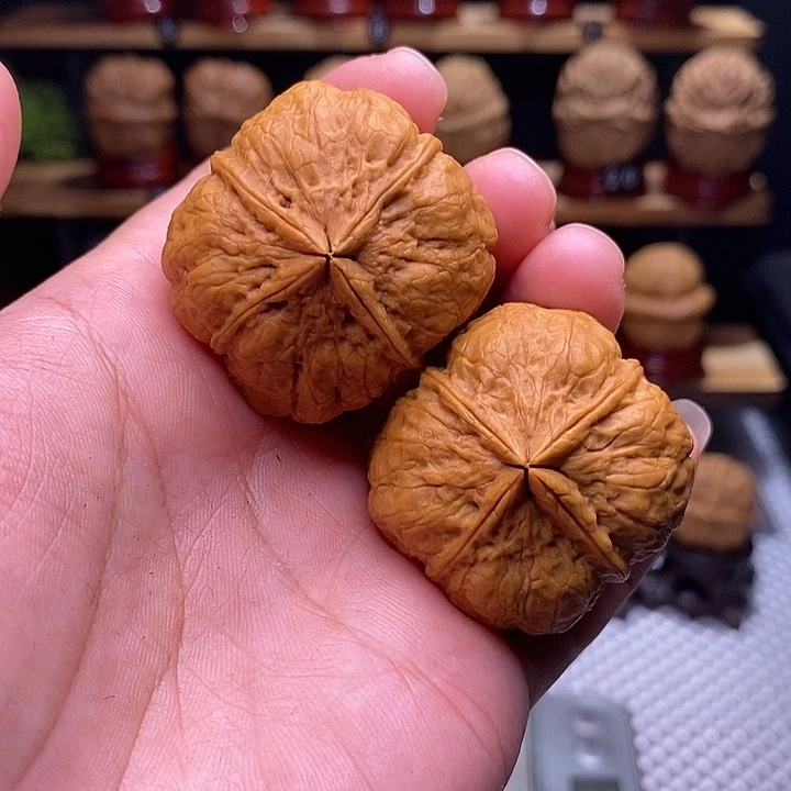 文玩核桃吊坠小八一四棱62