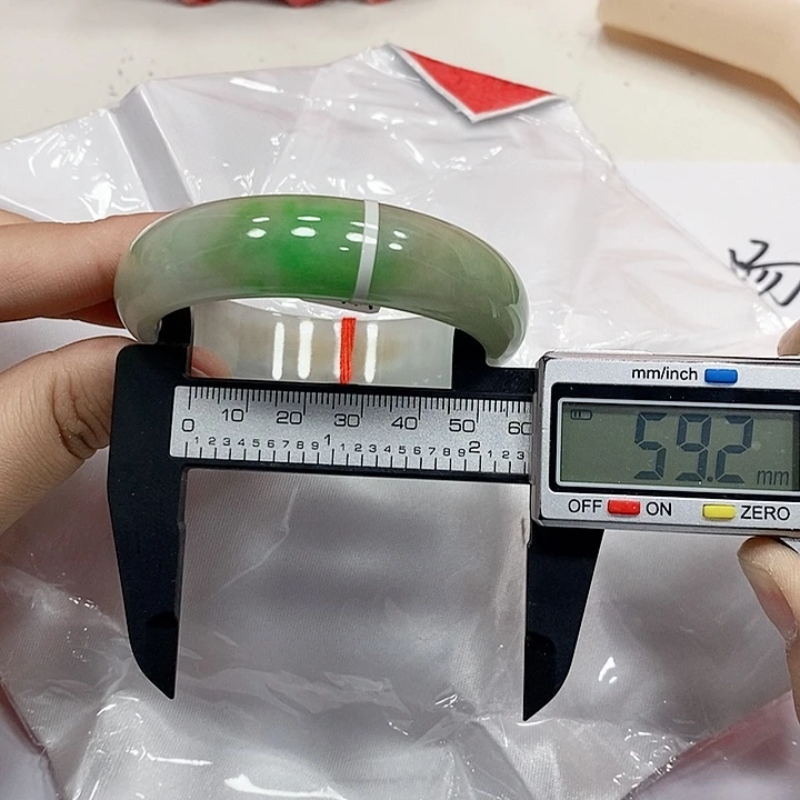 翡翠手镯未镶嵌262