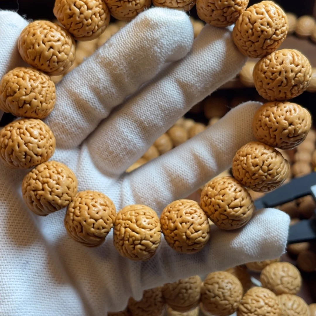 吊坠桃核千**雪佛肚手串