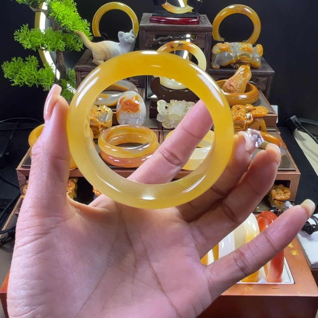 未镶嵌手镯石英质玉