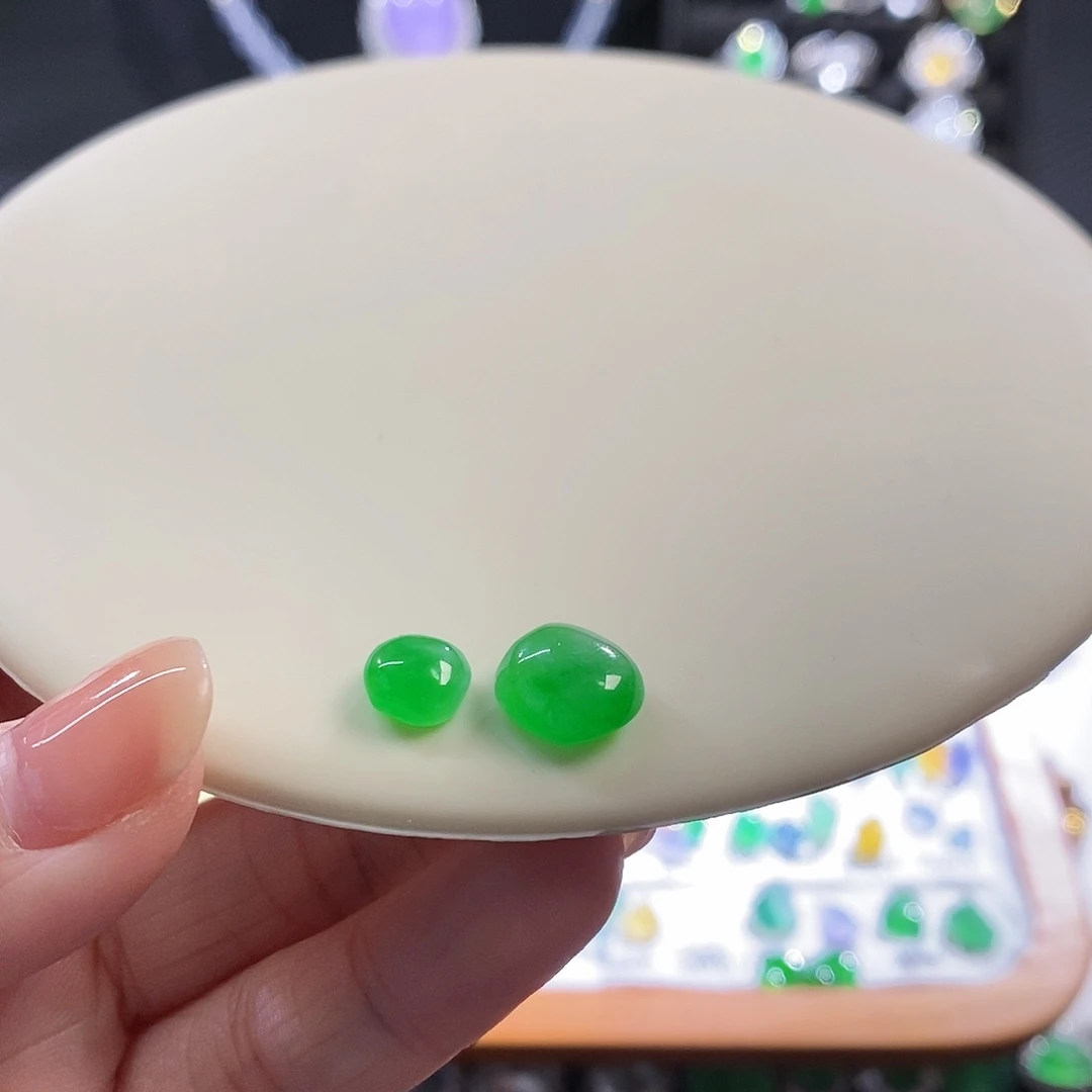 翡翠把件未镶嵌蛋面