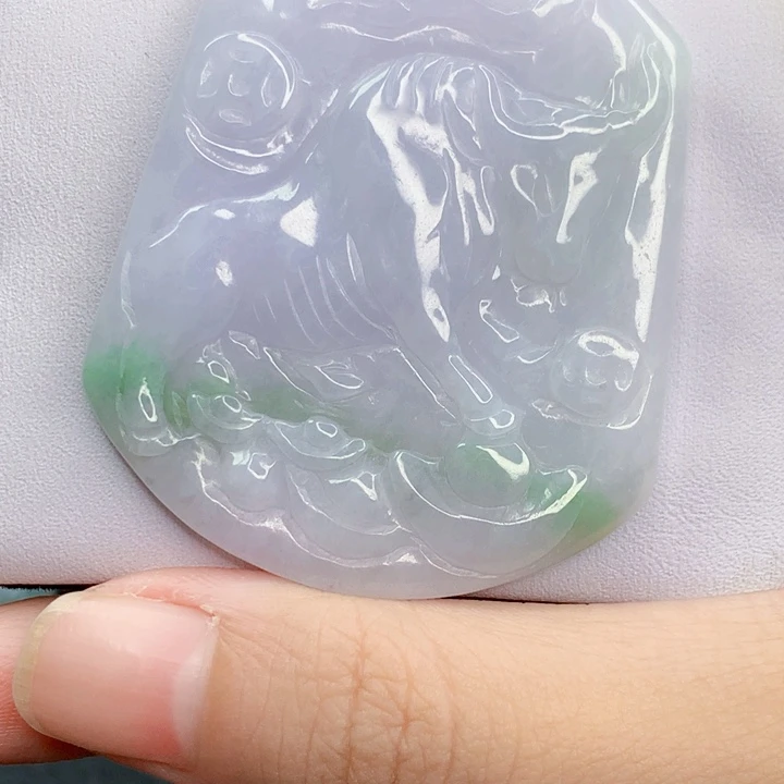 翡翠未镶嵌颈饰生肖牛