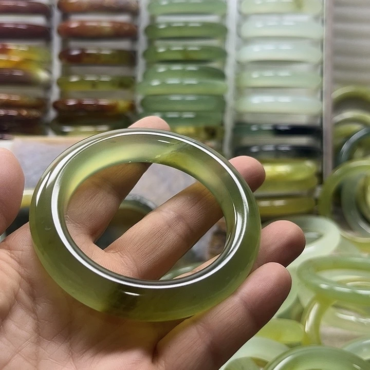 蛇纹石玉未镶嵌手镯